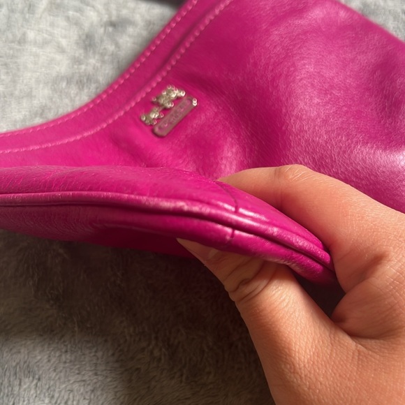 Coach, love it but ready to buy a new selection. - Picture 5 of 6